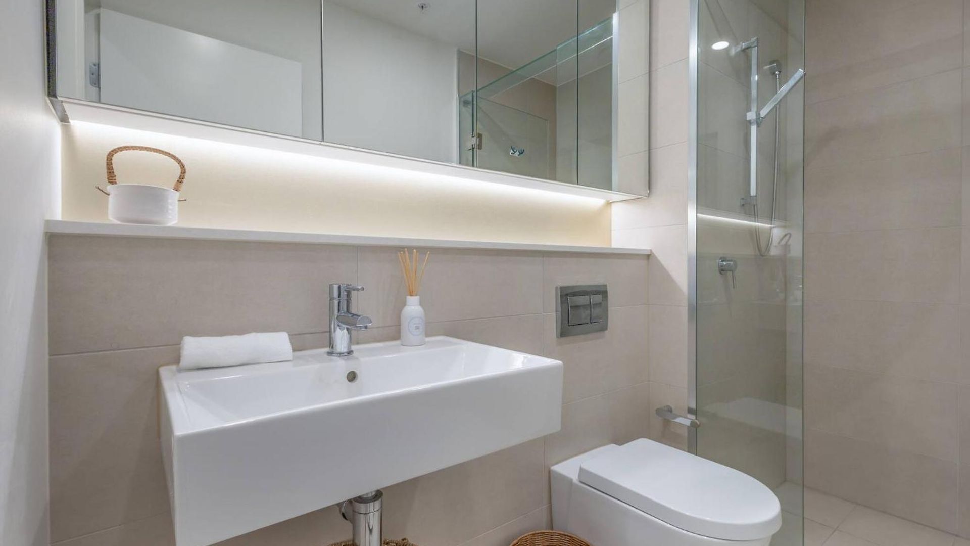 Apartment Modern 2-bedroom, 2-bath In West Village, West End Brisbane
