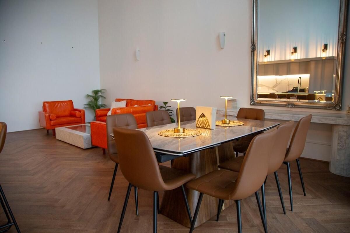 Luxury Penthouse In Cbd 4 Bed - 4 Bath Apartment *