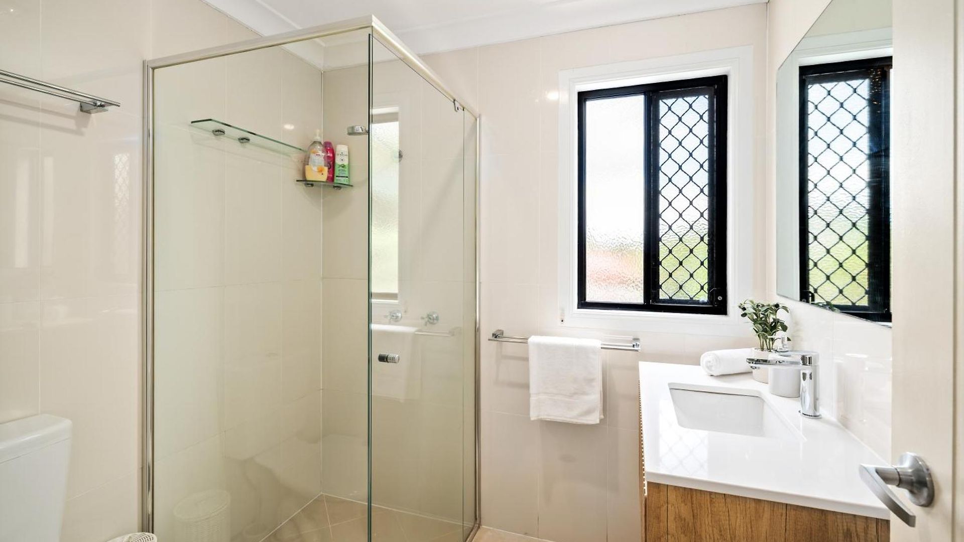 Smart Self Check-in - Sunnybank Station Apartment