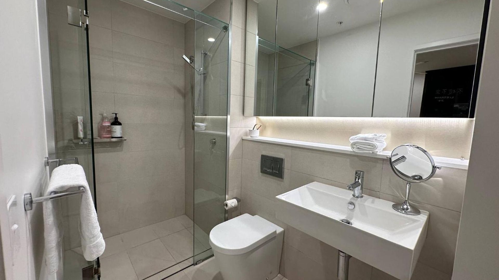 Apartment Modern 2-bedroom, 2-bath In West Village, West End *