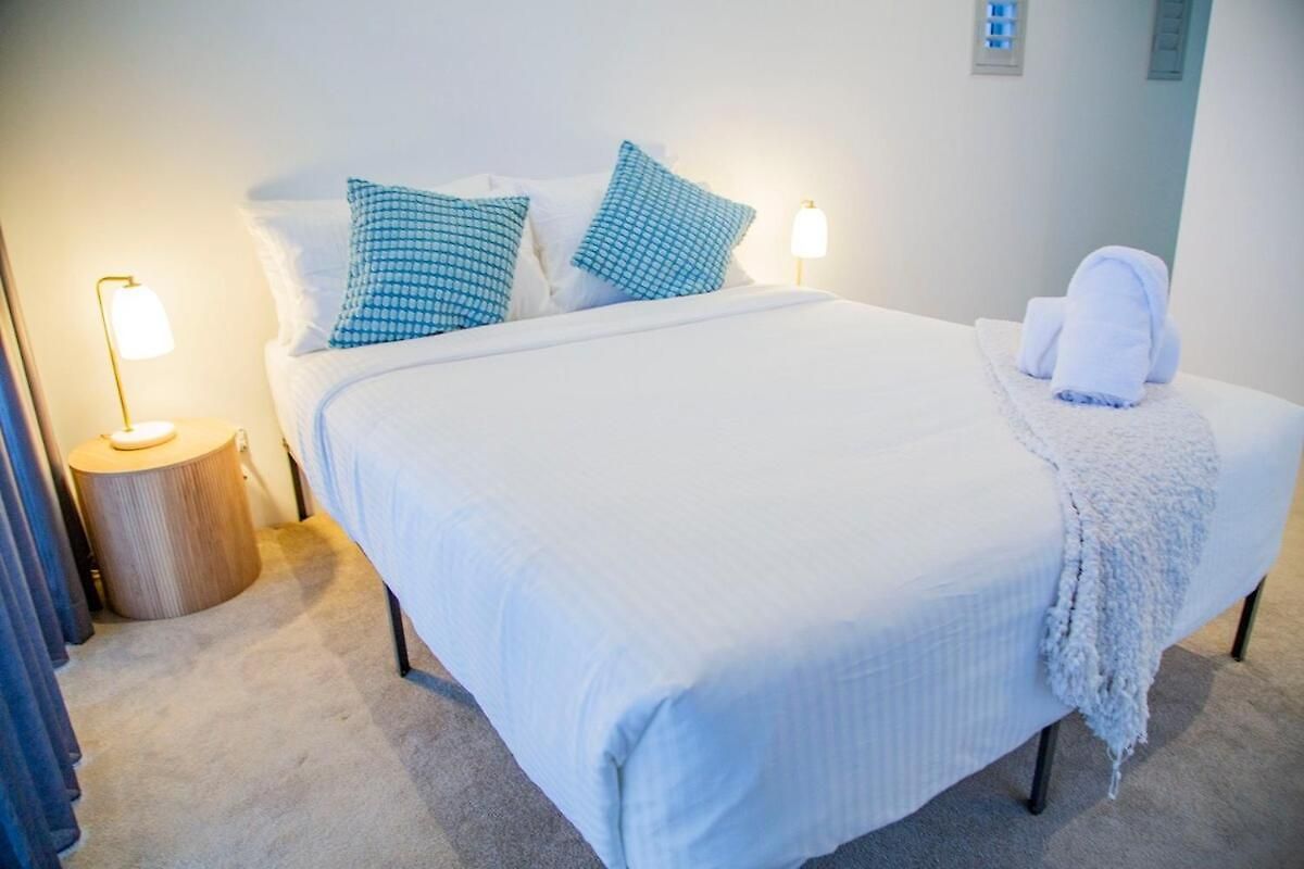 Luxury Penthouse In Cbd 4 Bed - 4 Bath
