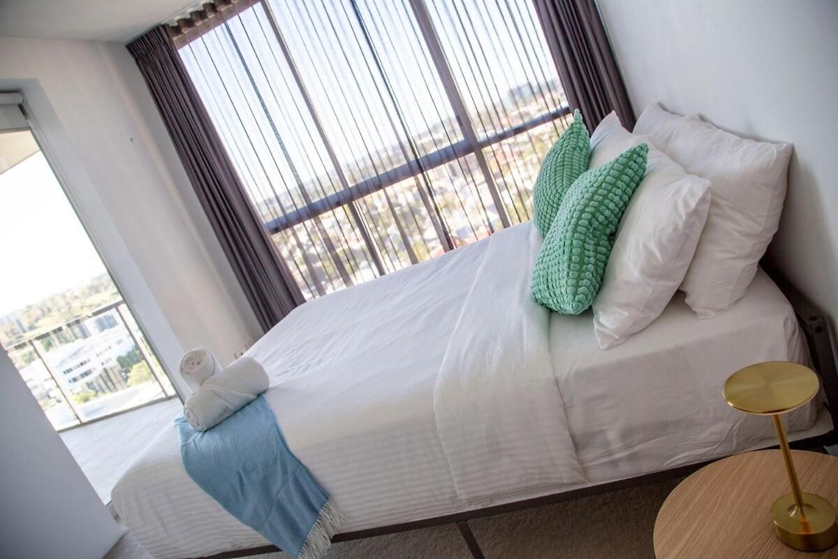 Luxury Penthouse In Cbd 4 Bed - 4 Bath