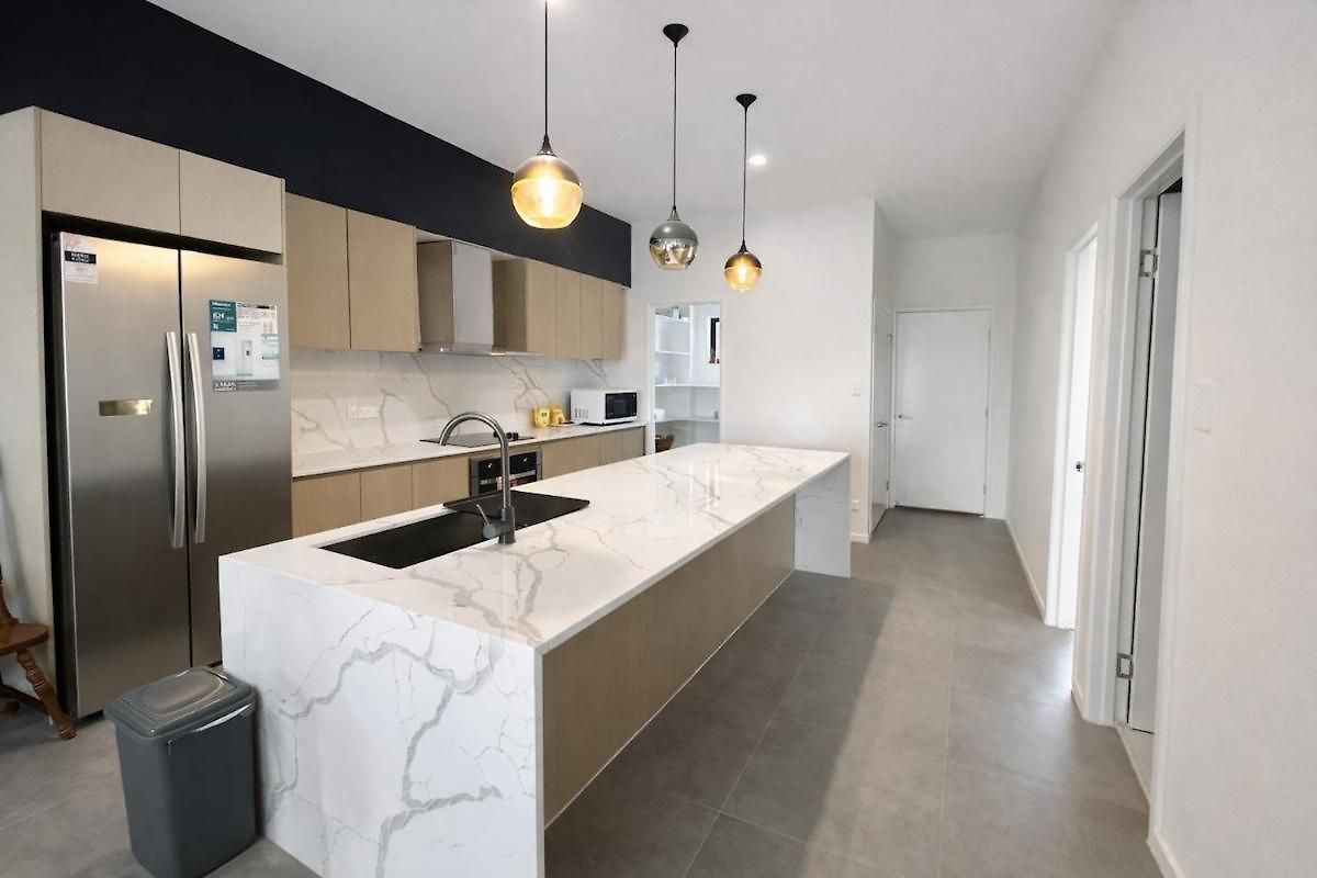 Villa Modern 4br 3bath Duplex Near Train Station Stylish Comfortable *