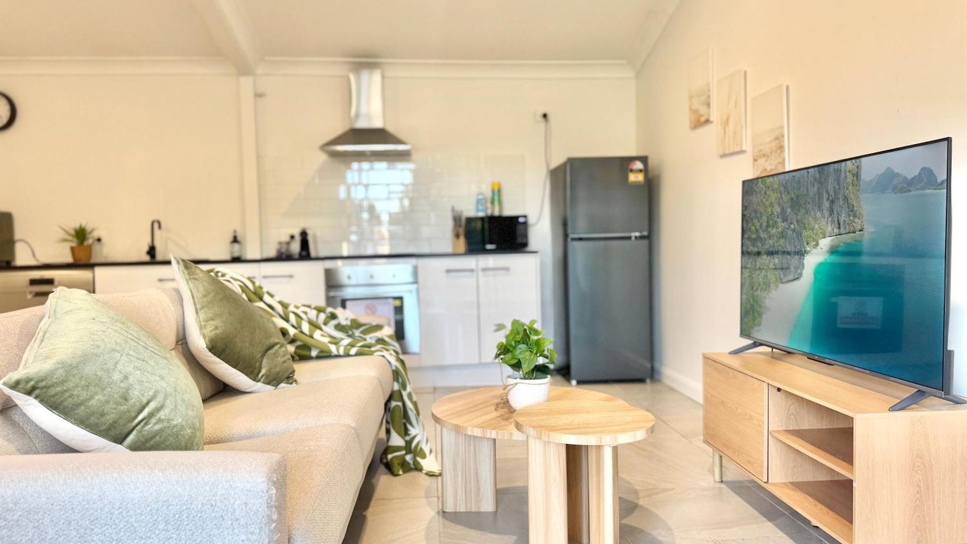 Spacious Belmont Granny Flat Easy Access To Cbd & Bayside *