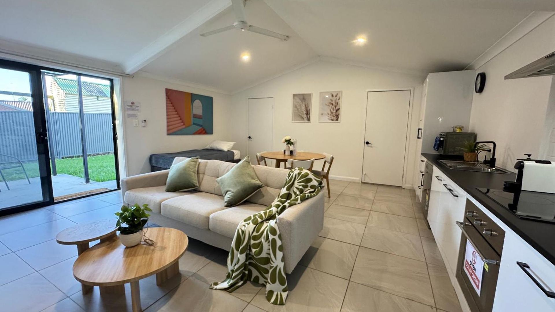 Spacious Belmont Granny Flat Easy Access To Cbd & Bayside Holiday home *