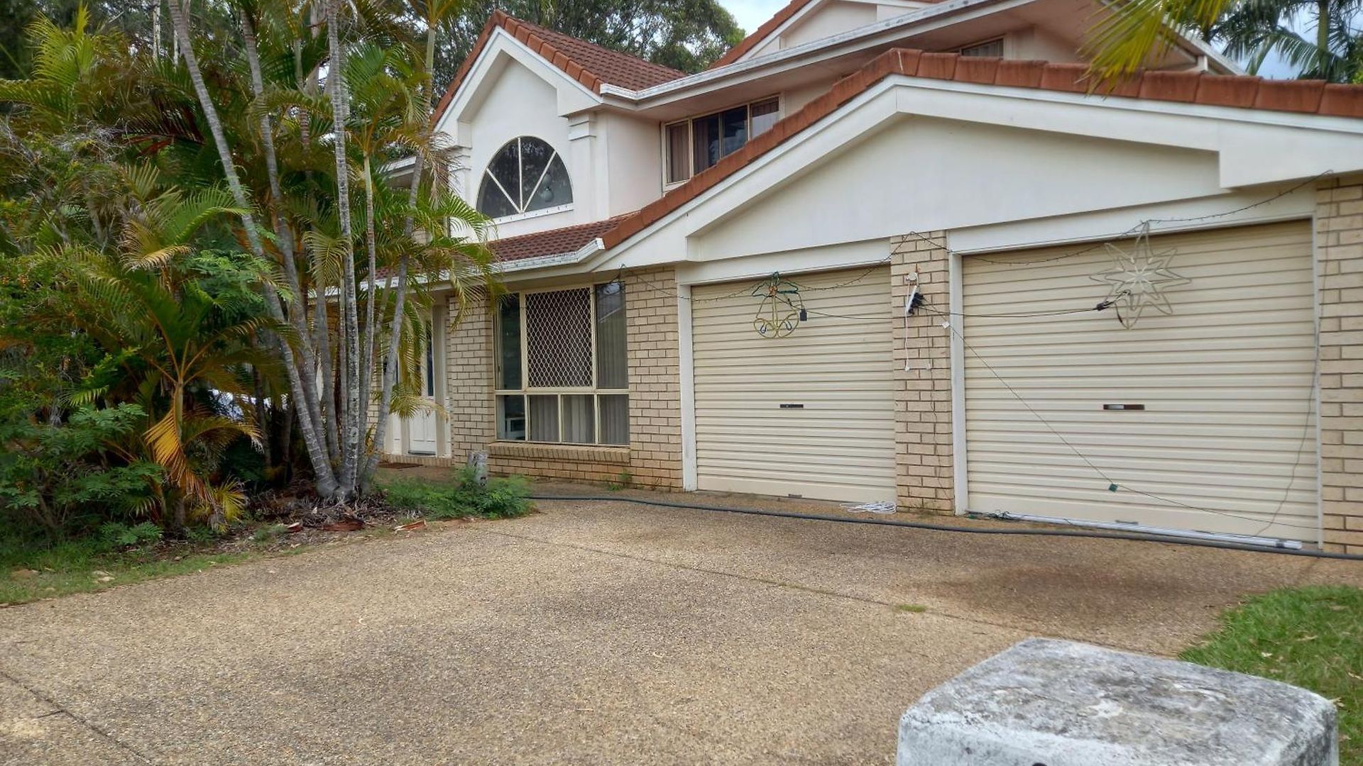 Air Conditioned Floral Youth Backpacker And House Guest house *