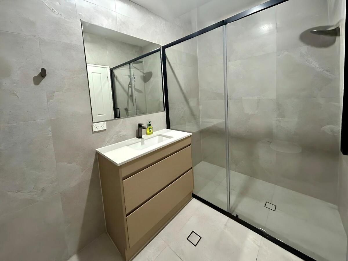 Villa Modern 4br 3bath Duplex Near Train Station Stylish Comfortable *