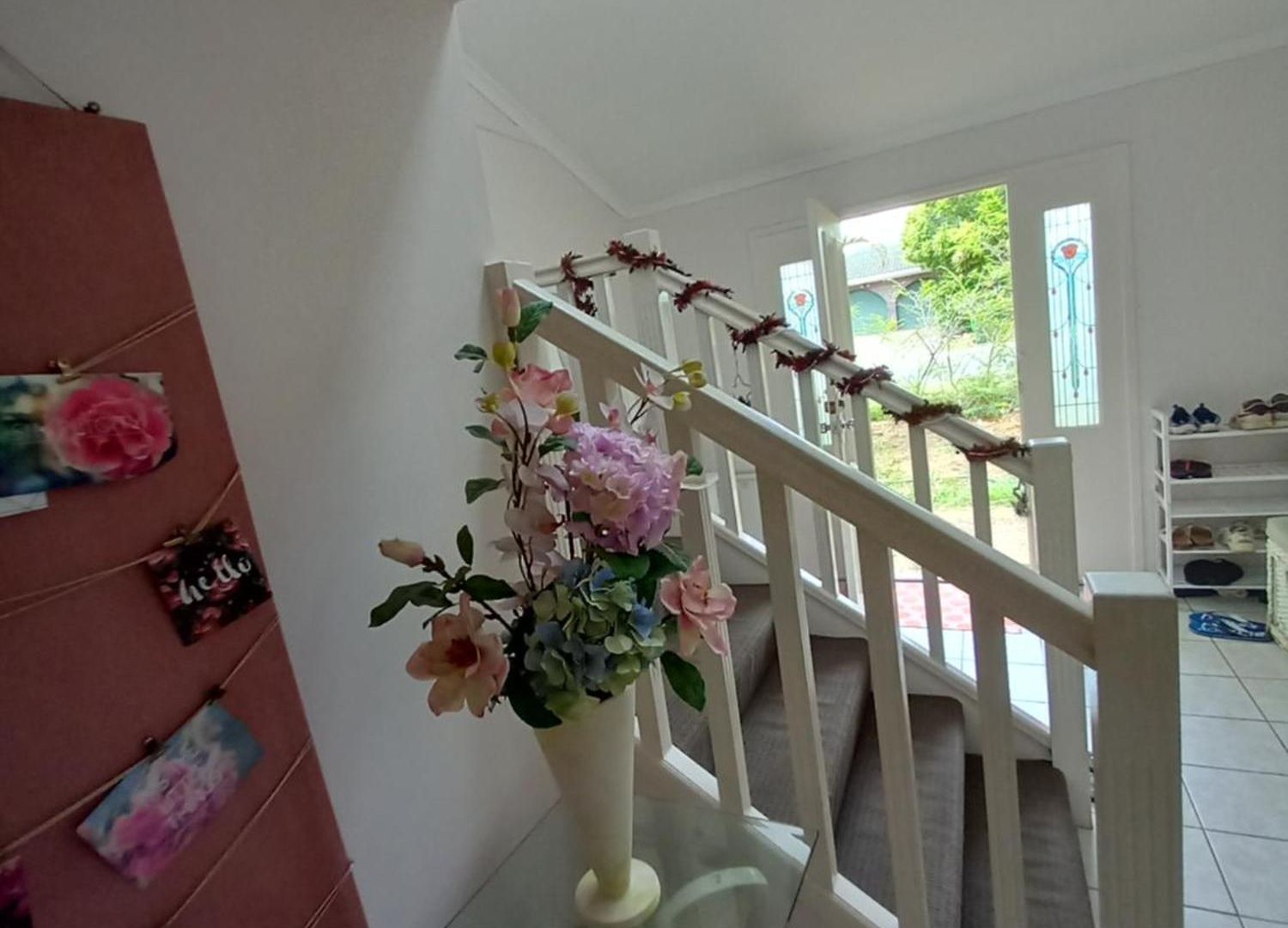 Air Conditioned Floral Youth Backpacker And House Brisbane