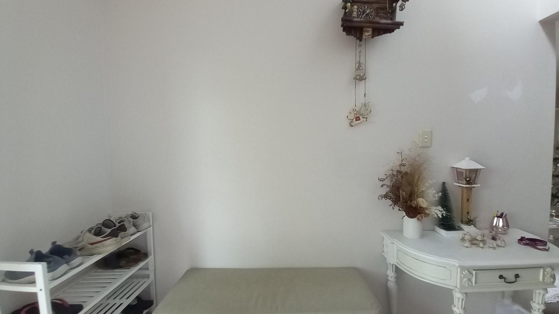 Guest house Air Conditioned Floral Youth Backpacker And House