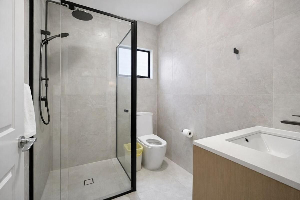 Villa Modern 4br 3bath Duplex Near Train Station Stylish Comfortable *