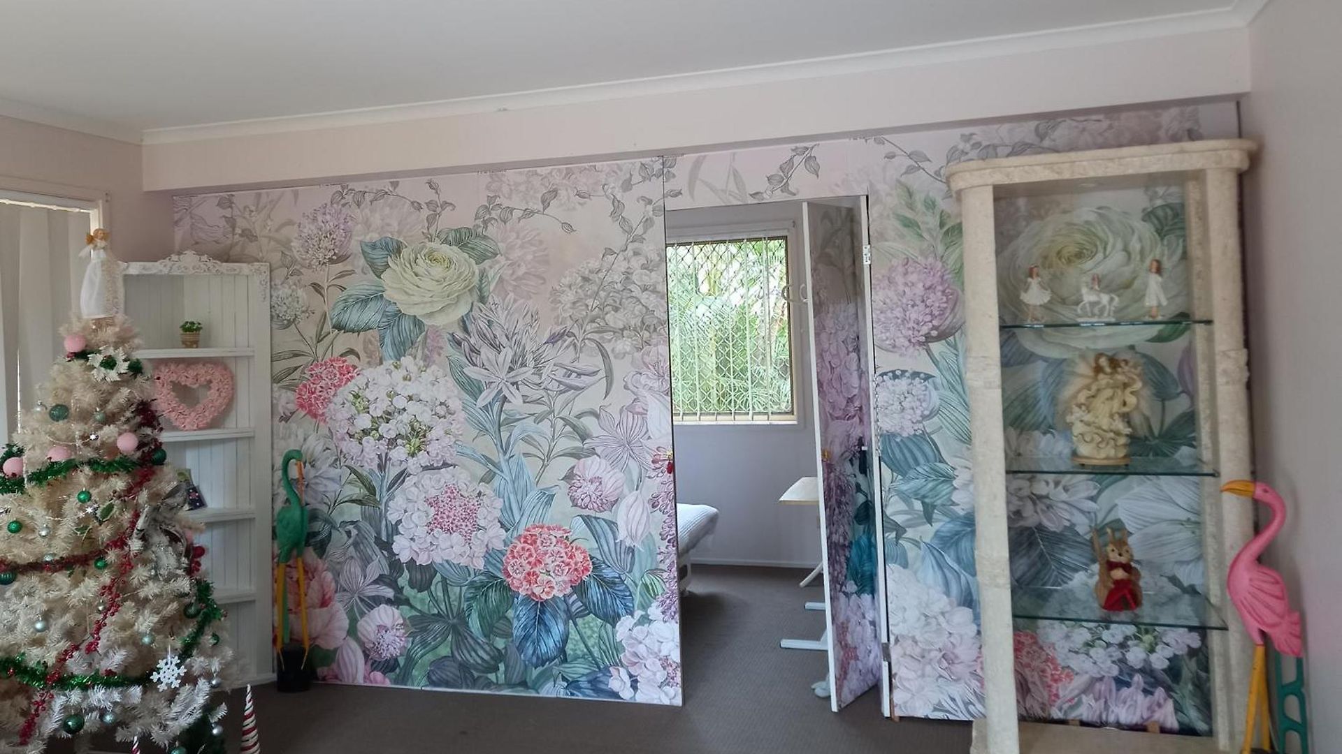 Air Conditioned Floral Youth Backpacker And House *