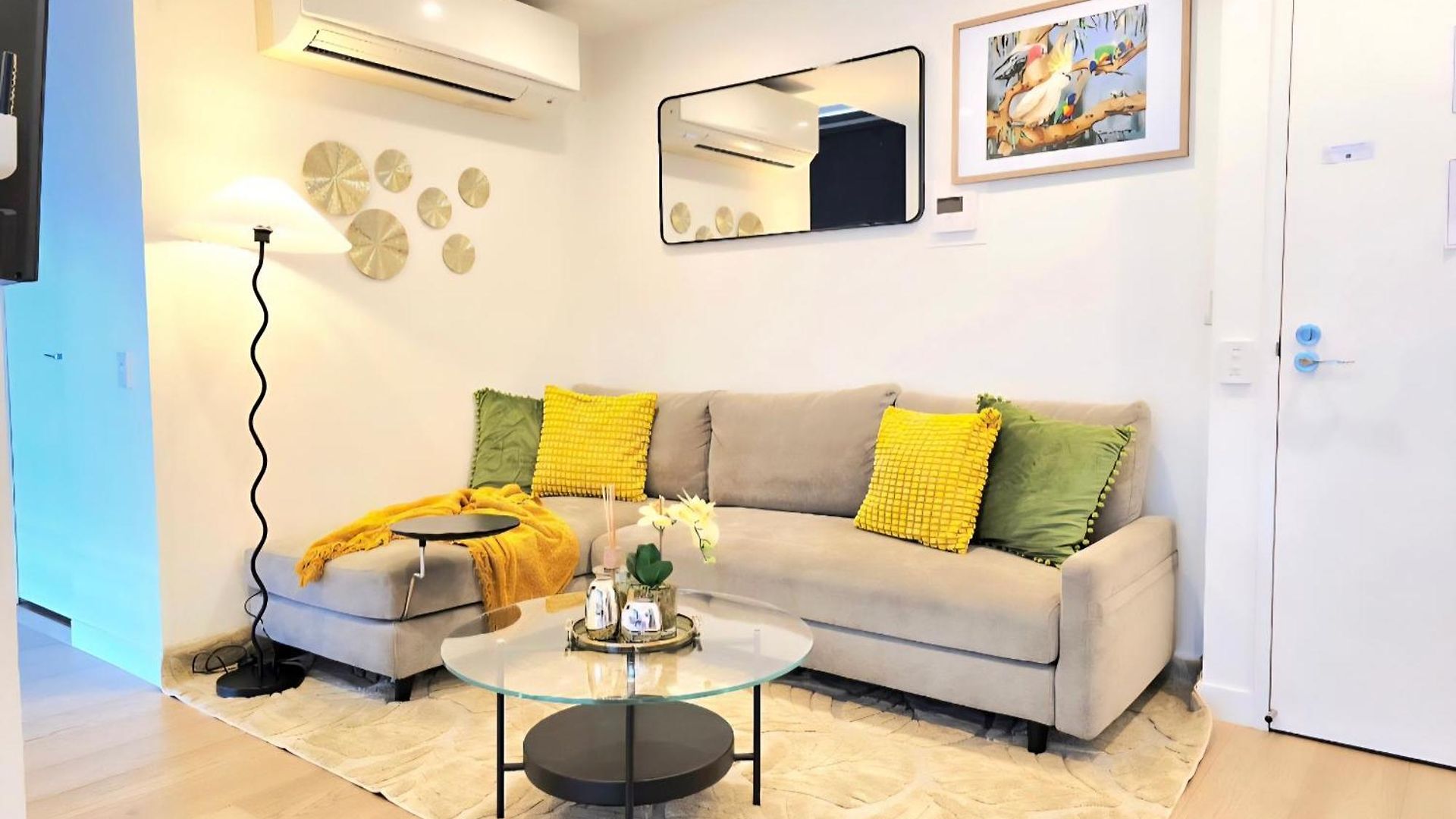 Apartment Modern Cbd With Skyline Views , Pool Gym & Free Parking