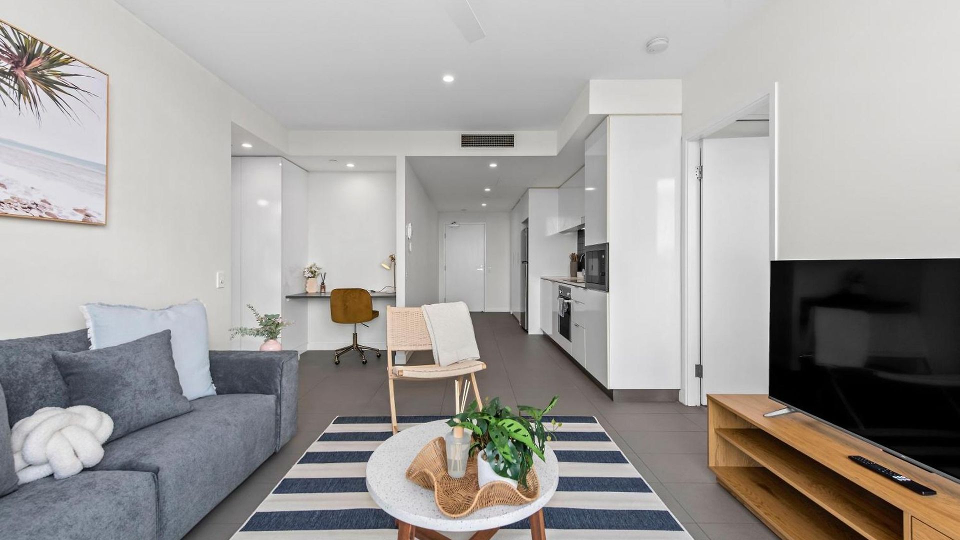 Apartment Style 2br With Beautiful Pool, Gym And Parking Brisbane