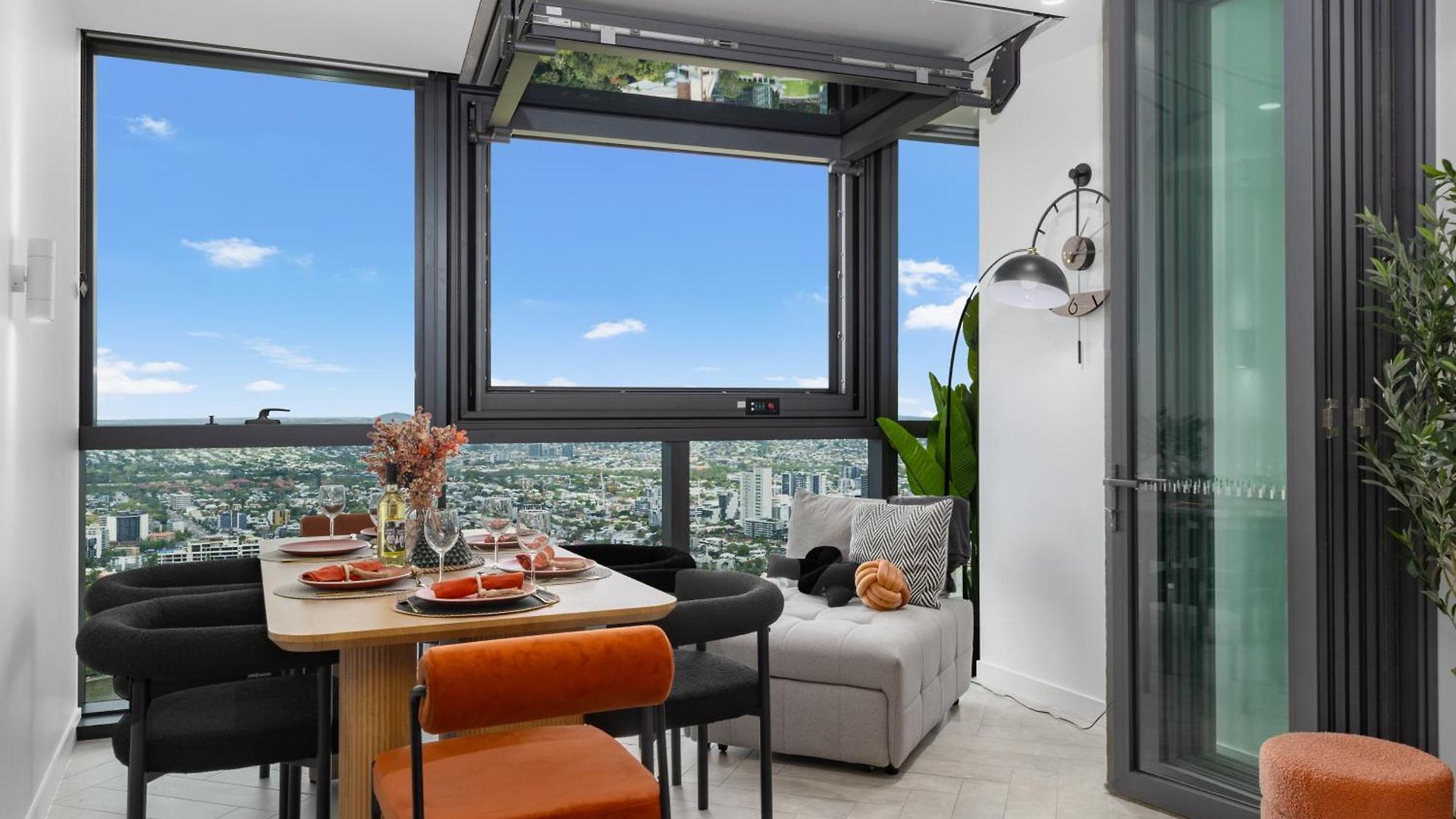Luxury 50th Floor 2br At Queens Wharf With Parking * Brisbane