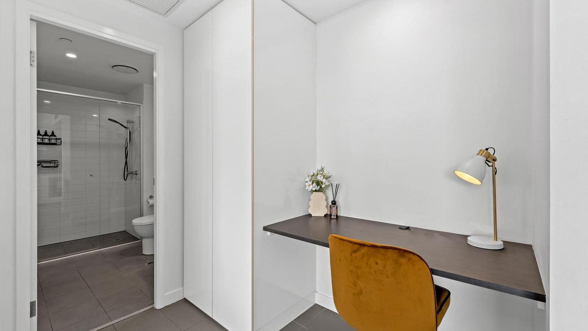 Style 2br With Beautiful Pool, Gym And Parking Apartment