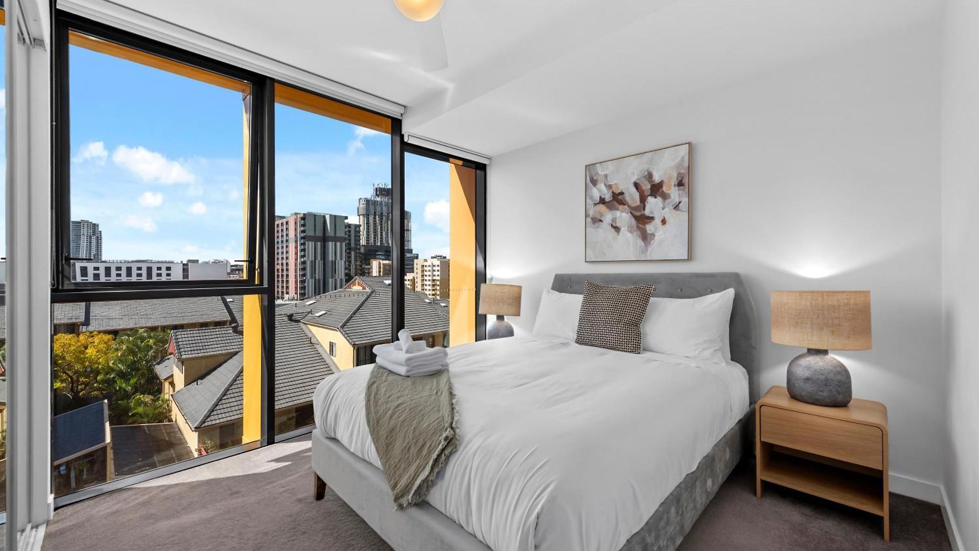 Style 2br With Beautiful Pool, Gym And Parking Brisbane