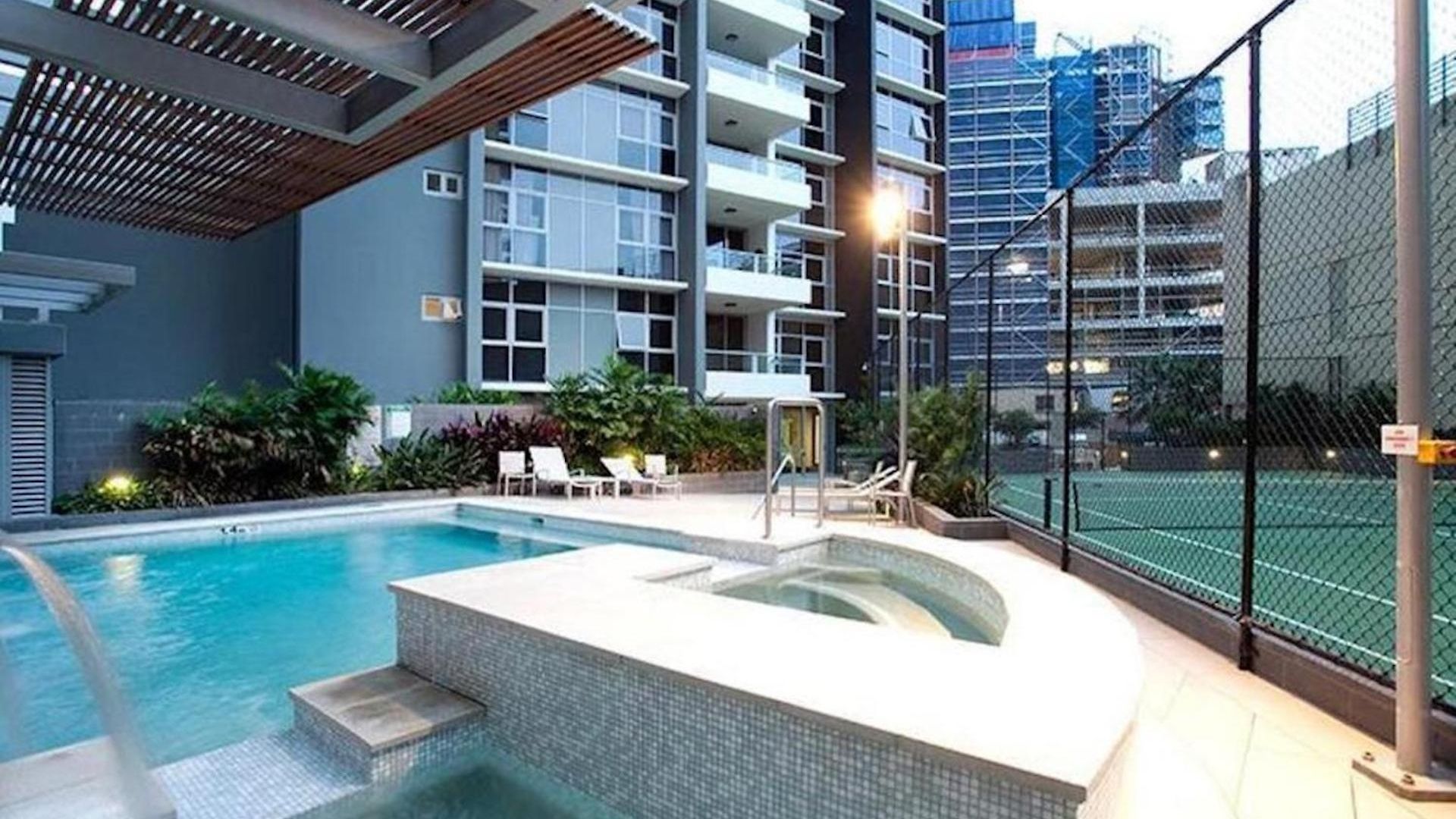 Apartment Holly's Skyline-views, Pool, Spa, Cbd *