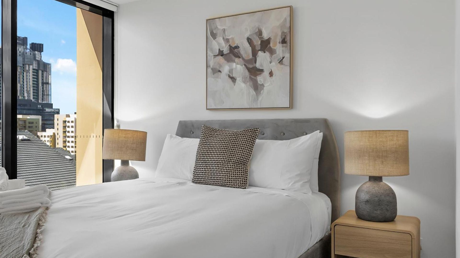 Style 2br With Beautiful Pool, Gym And Parking *