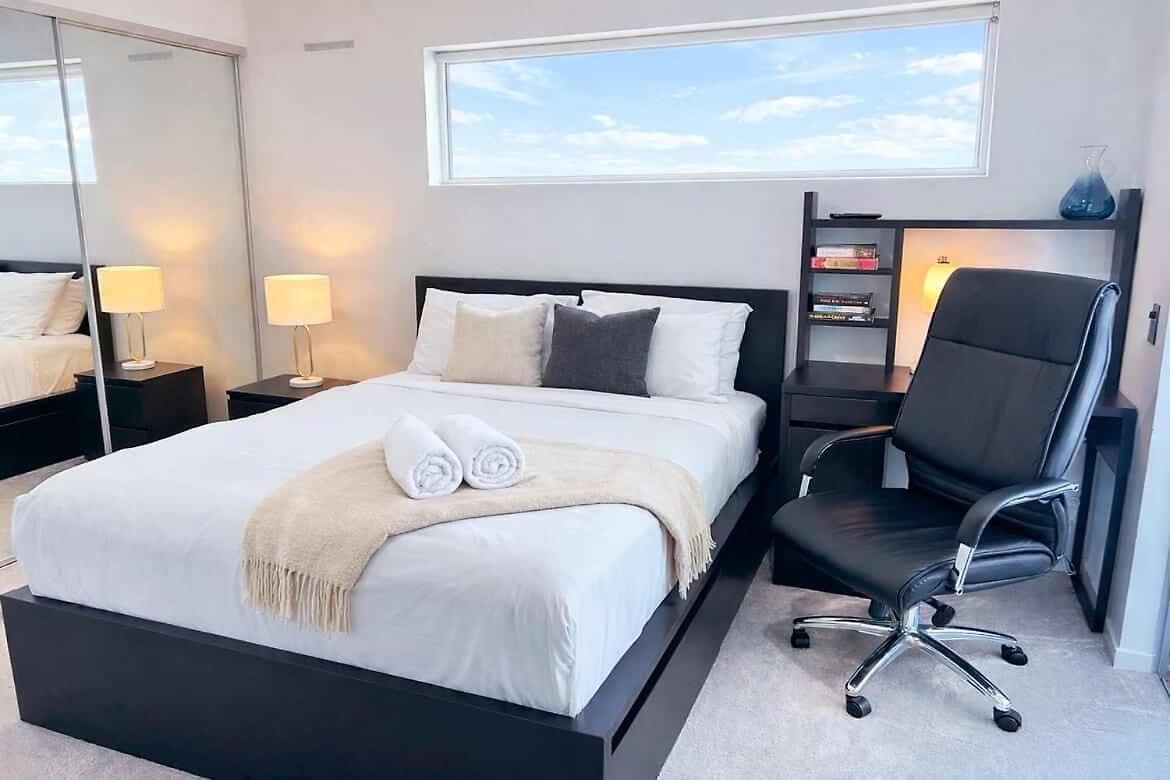 Apartment Spacious & Modern Close To & Airport *