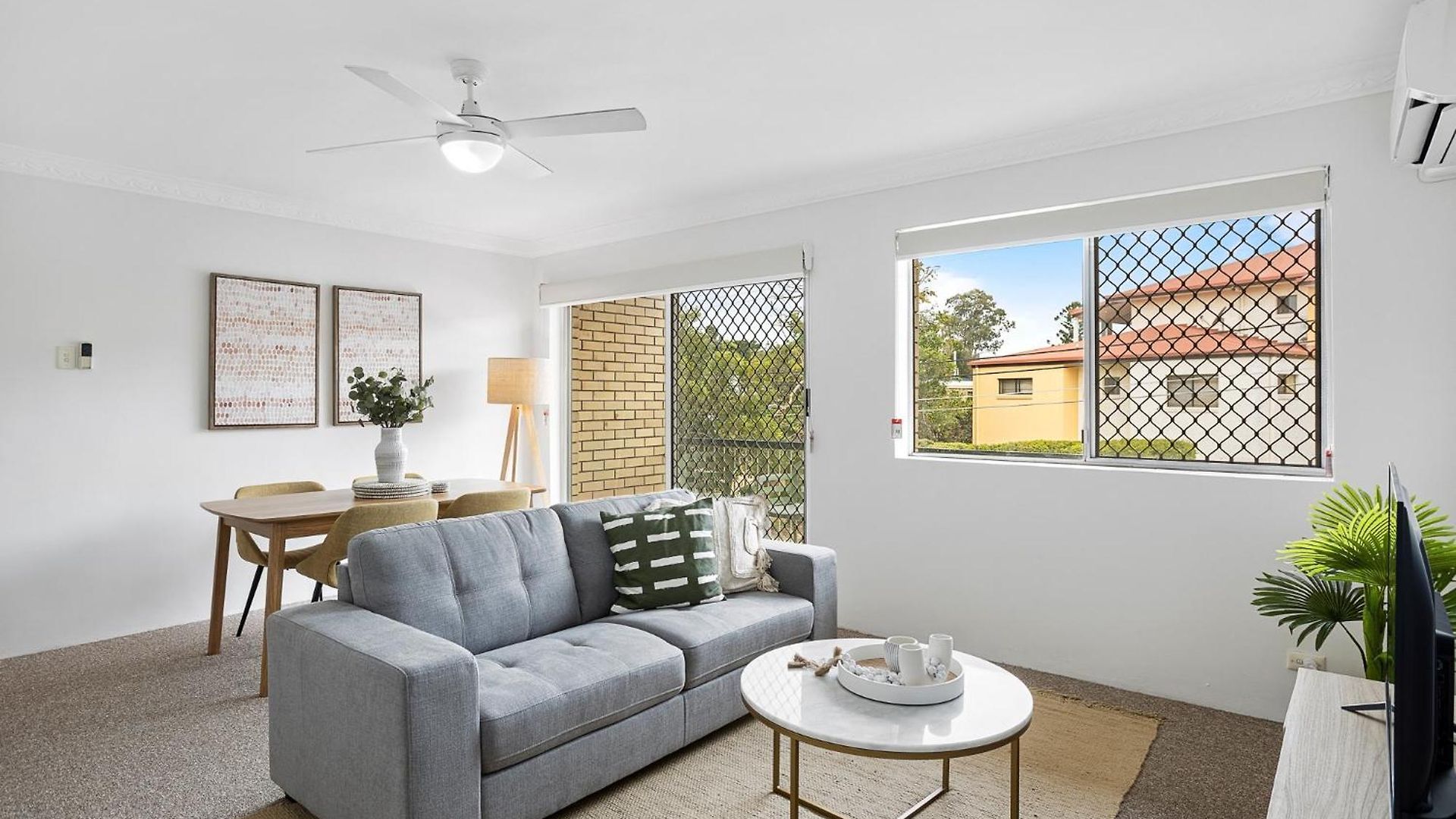 Spacious 2-bed Near Centre