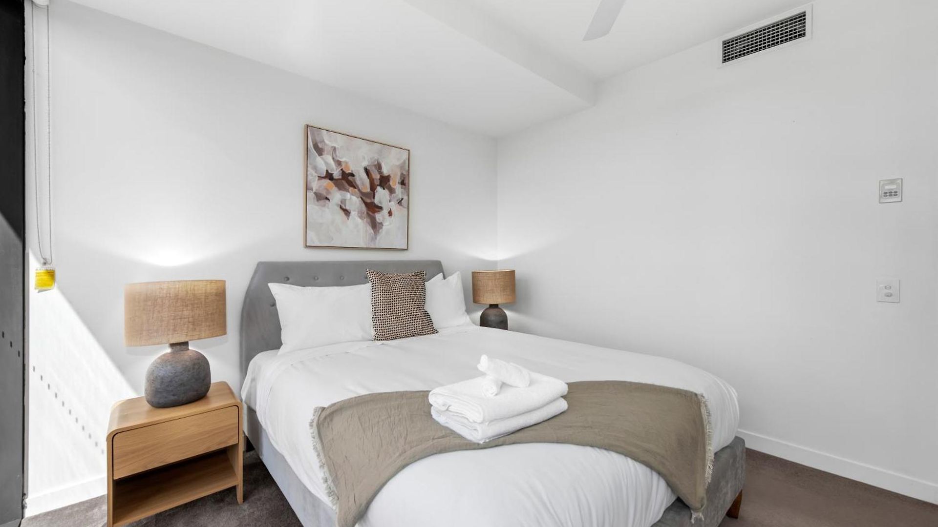 Apartment Style 2br With Beautiful Pool, Gym And Parking