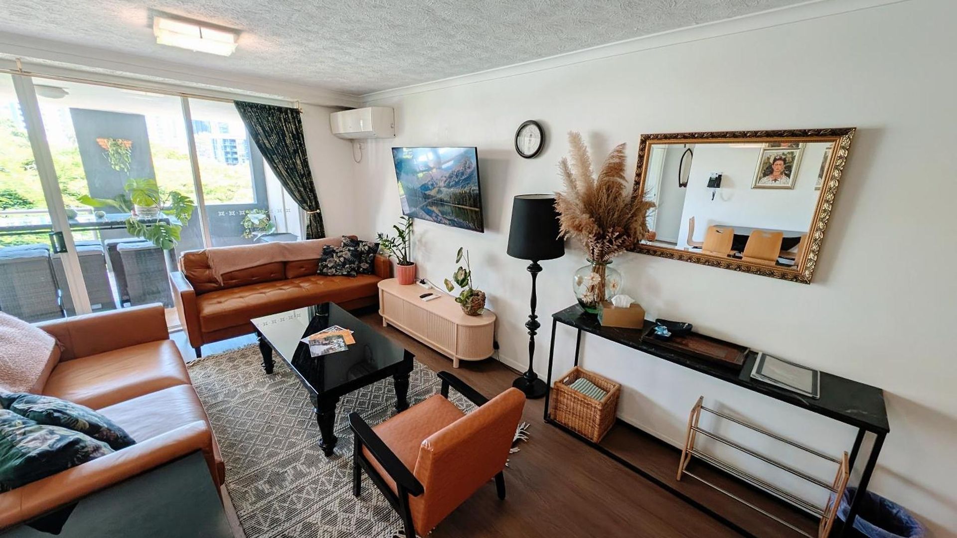 City-valley Apartment *