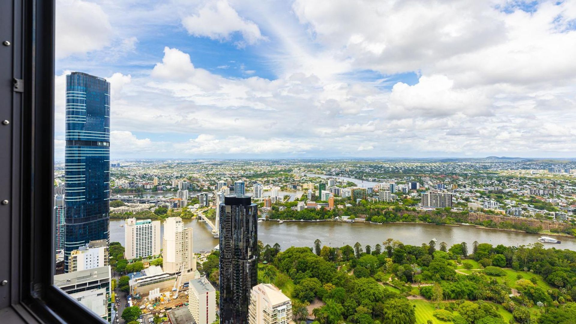 Luxury 50th Floor 2br At Queens Wharf With Parking