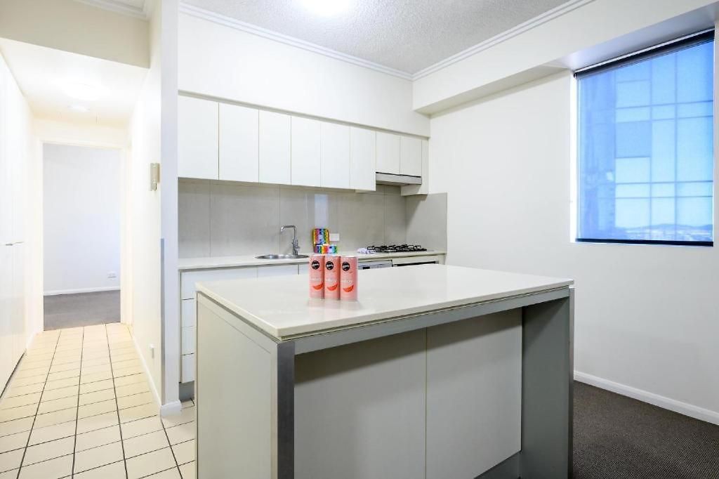 Cbd Luxury With River & Botanic Garden Views From Spacious Balcony Apartment