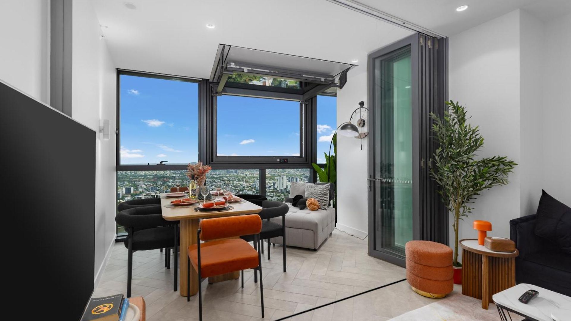 Apartment Luxury 50th Floor 2br At Queens Wharf With Parking