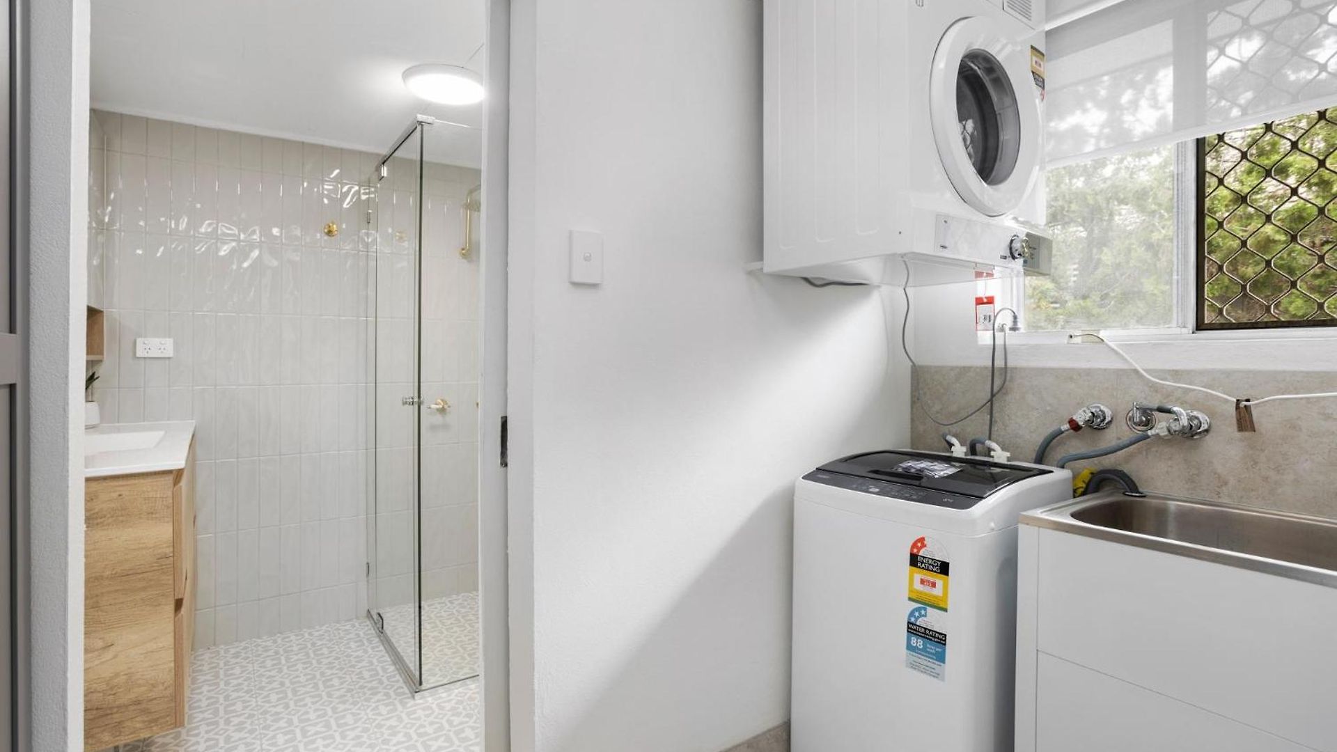 Spacious 2-bed Near Centre Apartment *
