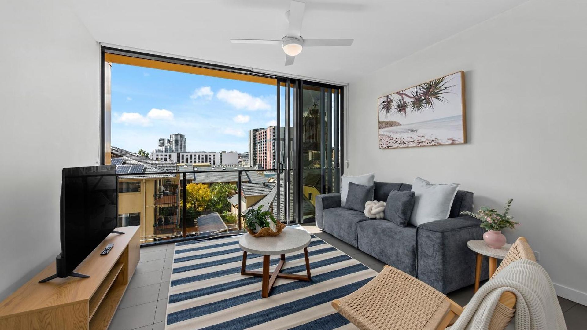 Style 2br With Beautiful Pool, Gym And Parking Apartment