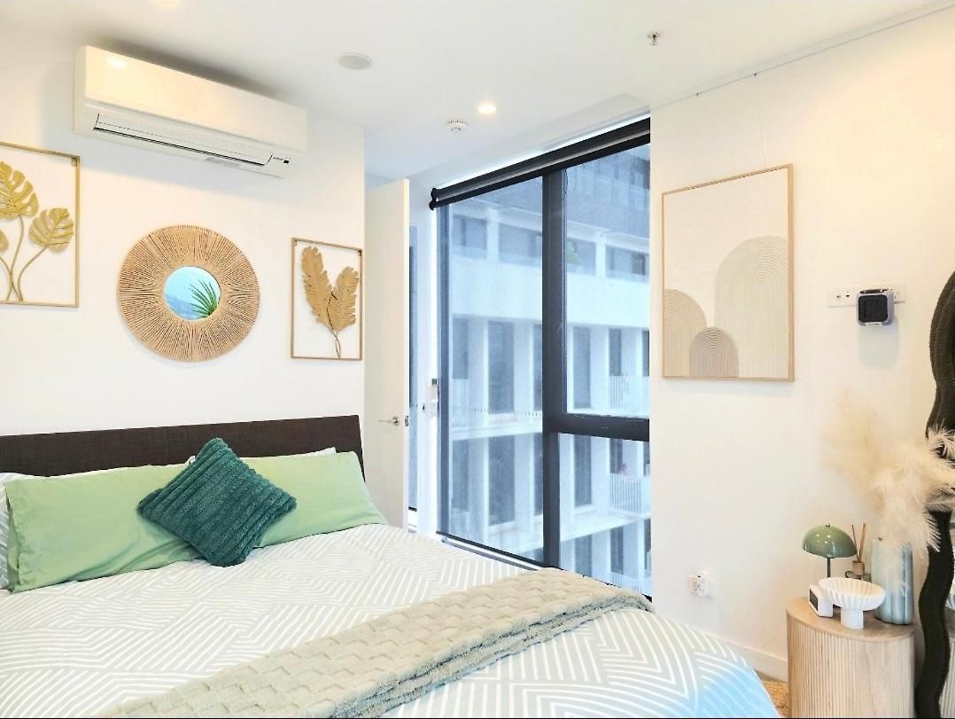 Modern Cbd With Skyline Views , Pool Gym & Free Parking Apartment *