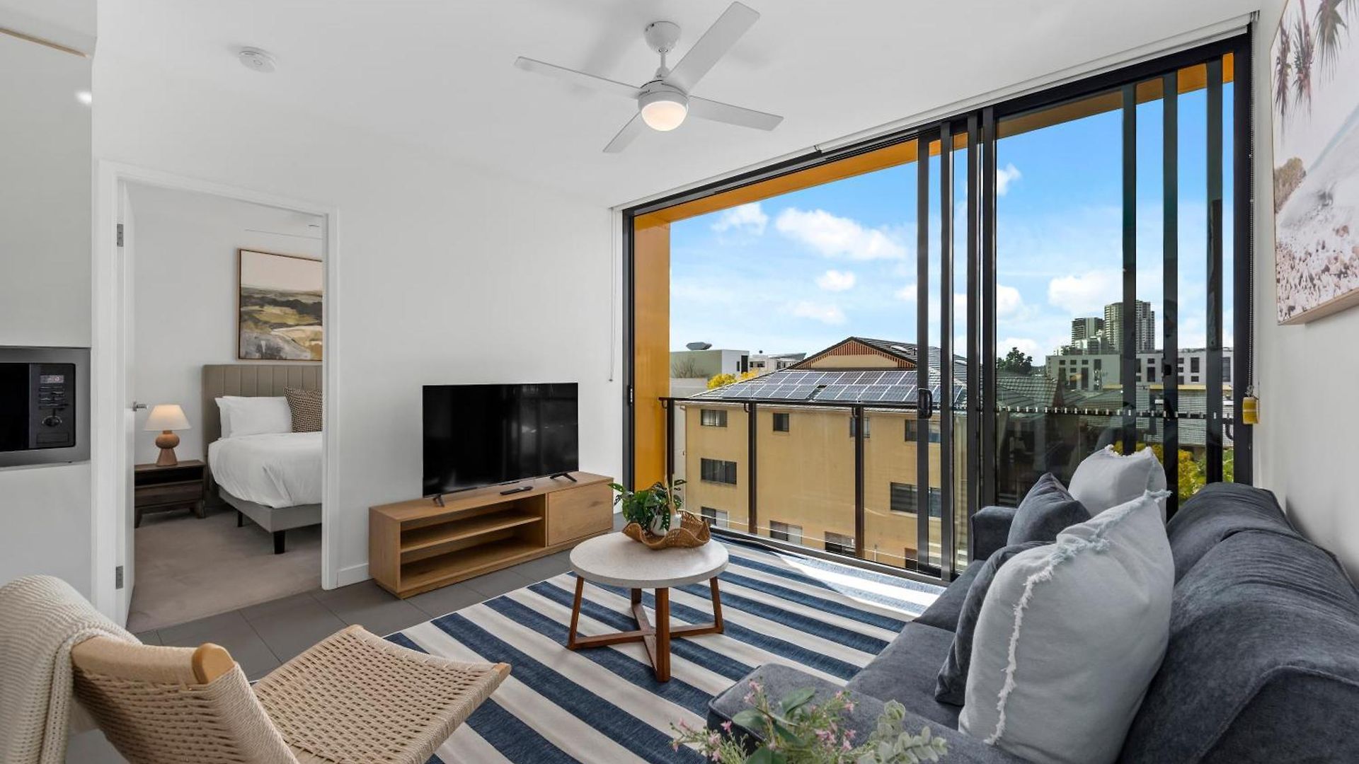 Apartment Style 2br With Beautiful Pool, Gym And Parking