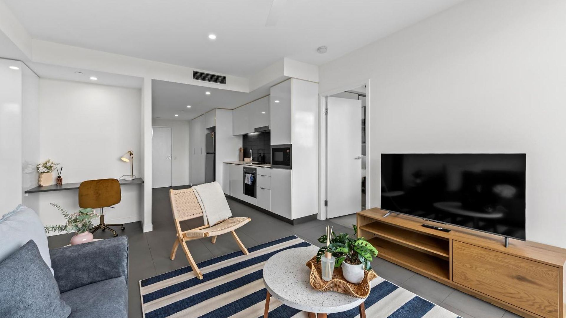 Style 2br With Beautiful Pool, Gym And Parking