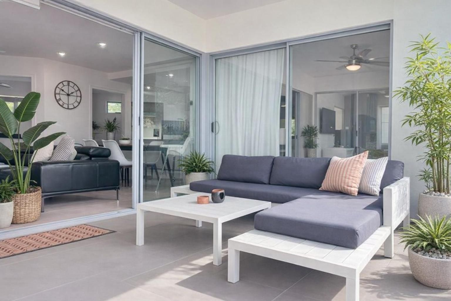 Spacious & Modern Close To & Airport *