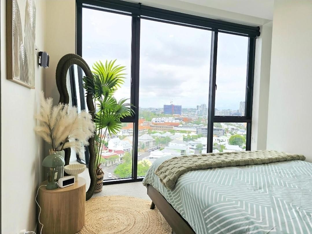 Modern Cbd With Skyline Views , Pool Gym & Free Parking