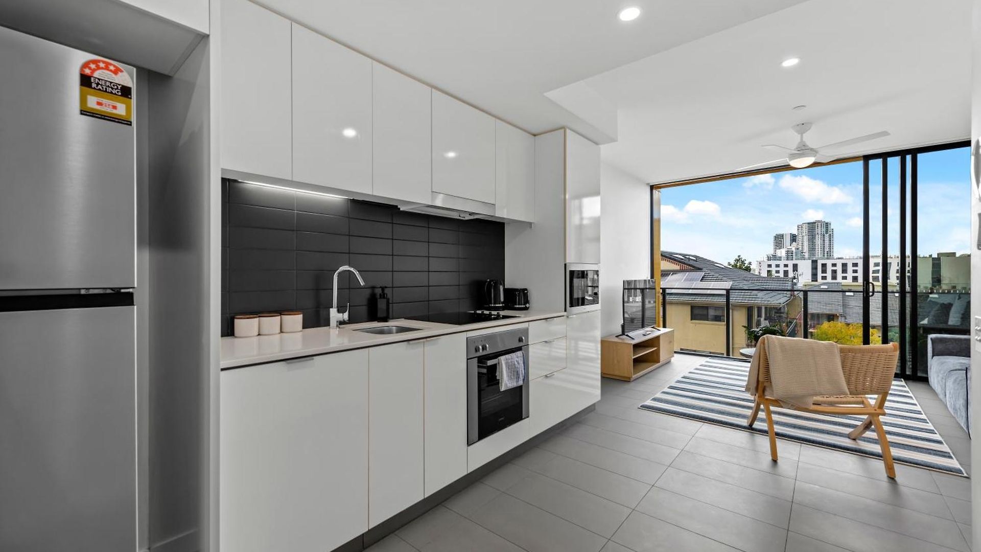 Style 2br With Beautiful Pool, Gym And Parking Apartment Brisbane
