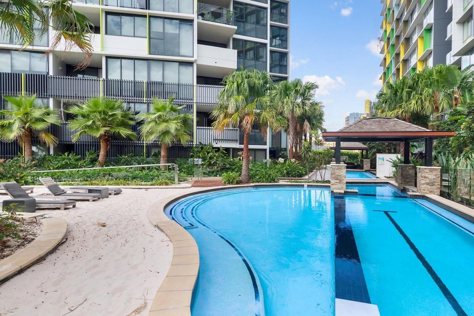 Style 2br With Beautiful Pool, Gym And Parking Apartment