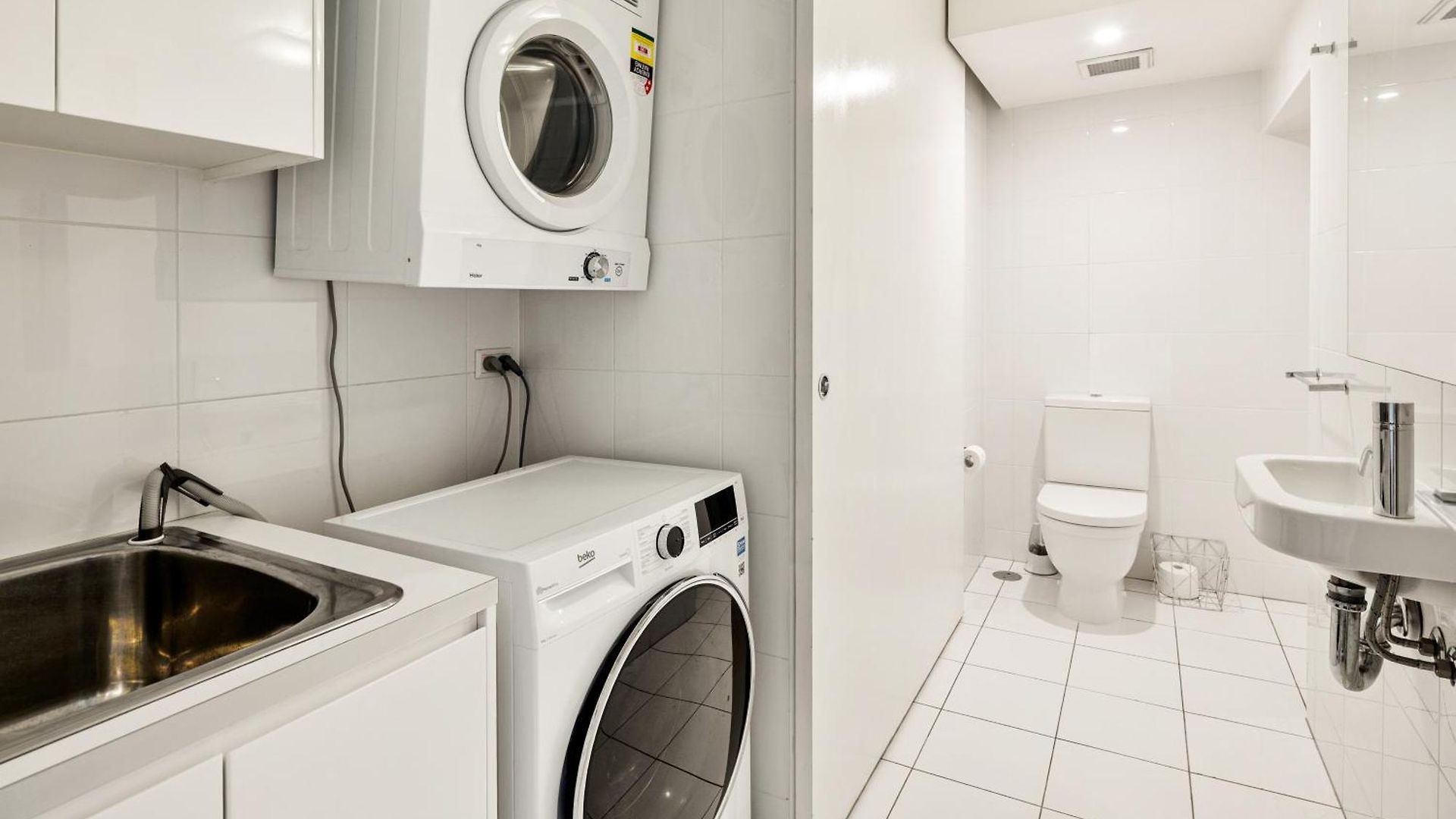Spacious 1 Bedroom Mezzanine With Large Bath Views 2 Free Parking Spots