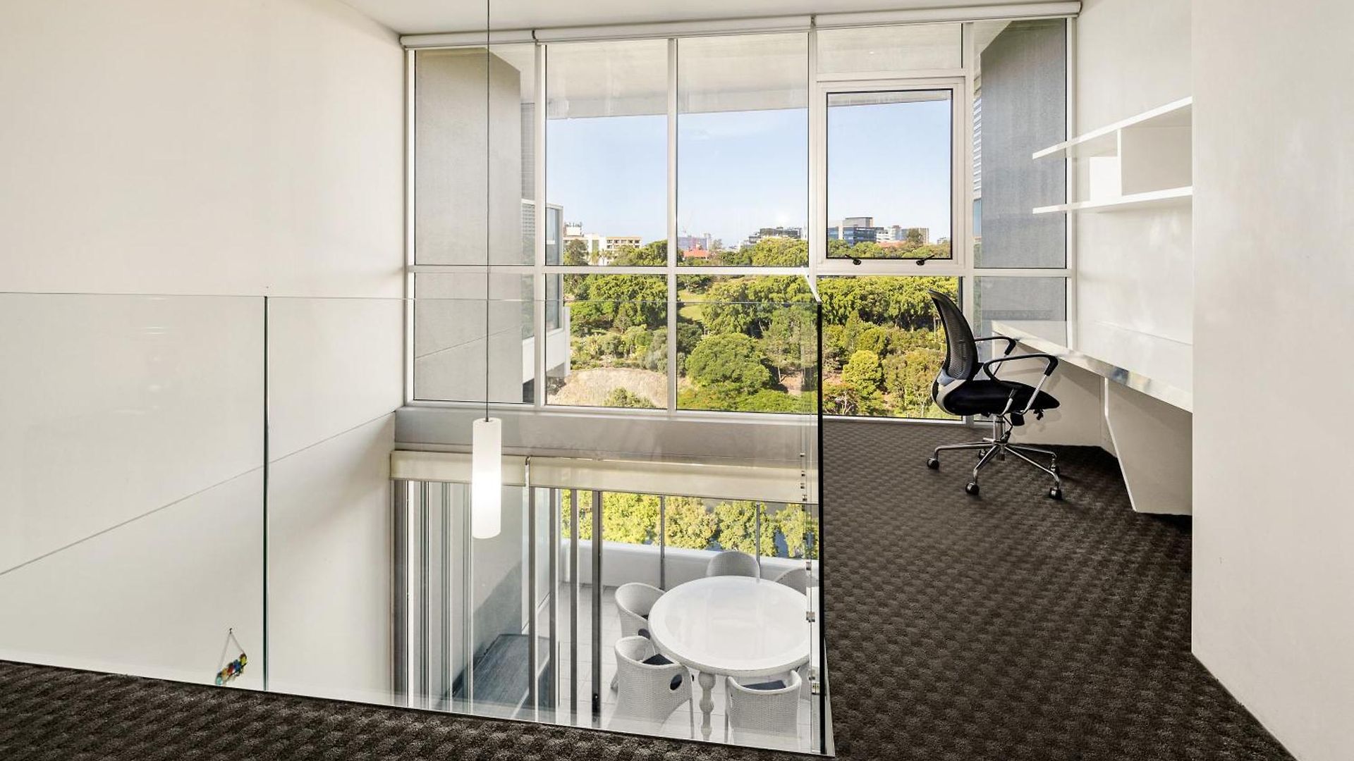 Spacious 1 Bedroom Mezzanine With Large Bath Views 2 Free Parking Spots Apartment