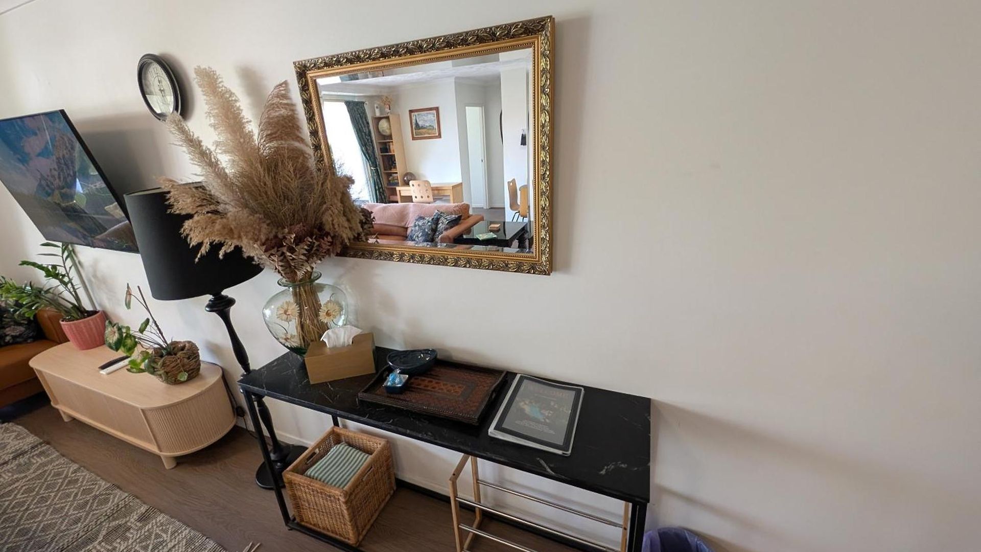 City-valley Apartment