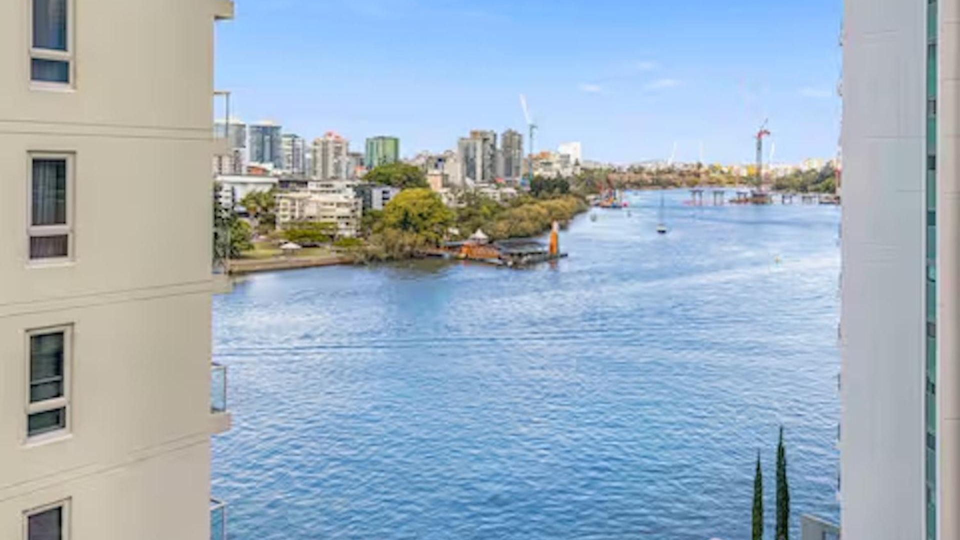 Apartment Holly's Skyline-views, Pool, Spa, Cbd