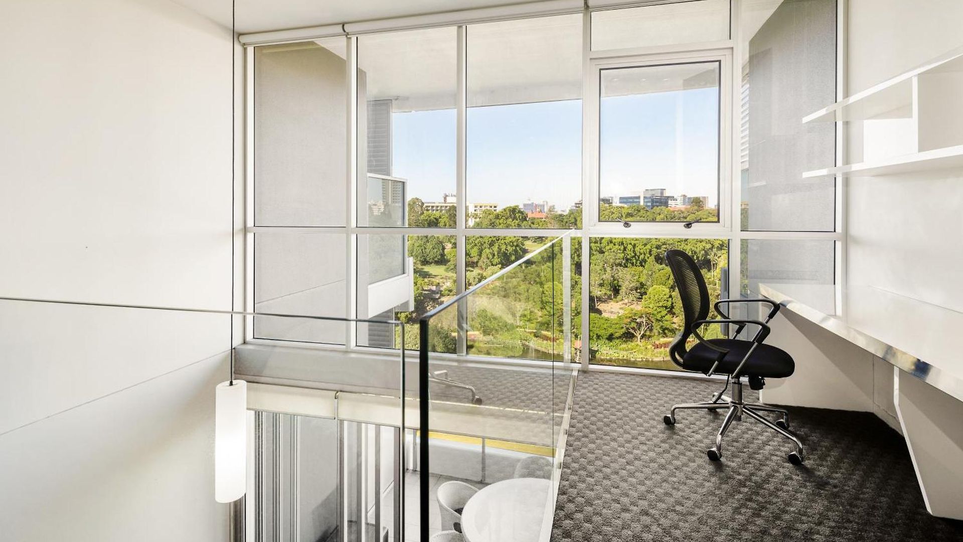 Spacious 1 Bedroom Mezzanine With Large Bath Views 2 Free Parking Spots Apartment