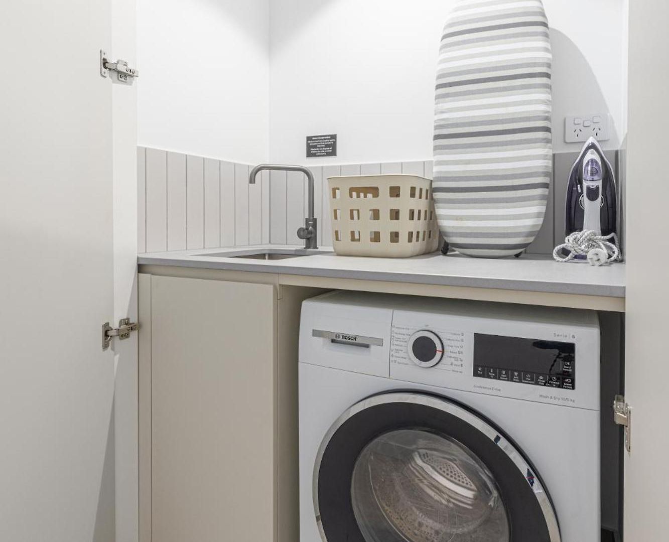 Luxury 50th Floor 2br At Queens Wharf With Parking Apartment Brisbane