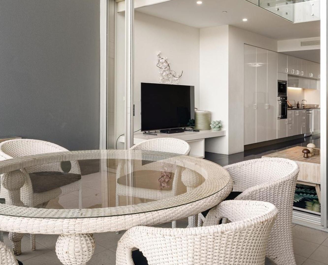 Apartment Spacious 1 Bedroom Mezzanine With Large Bath Views 2 Free Parking Spots Brisbane