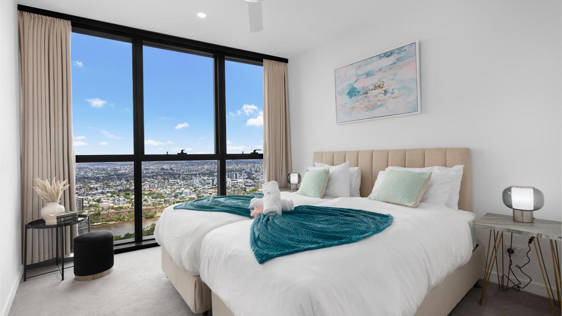 Luxury 50th Floor 2br At Queens Wharf With Parking Apartment *