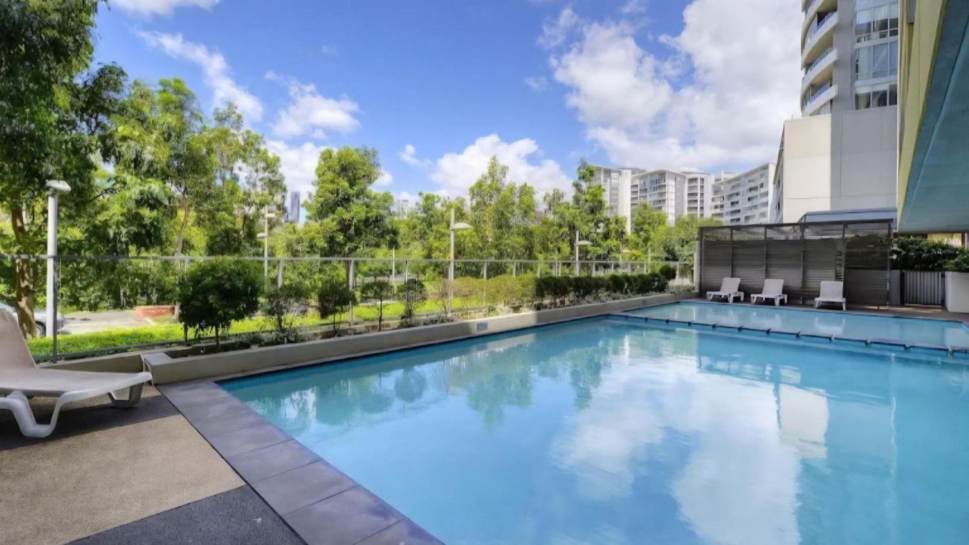 Apartment Spacious 1 Bedroom Mezzanine With Large Bath Views 2 Free Parking Spots Brisbane