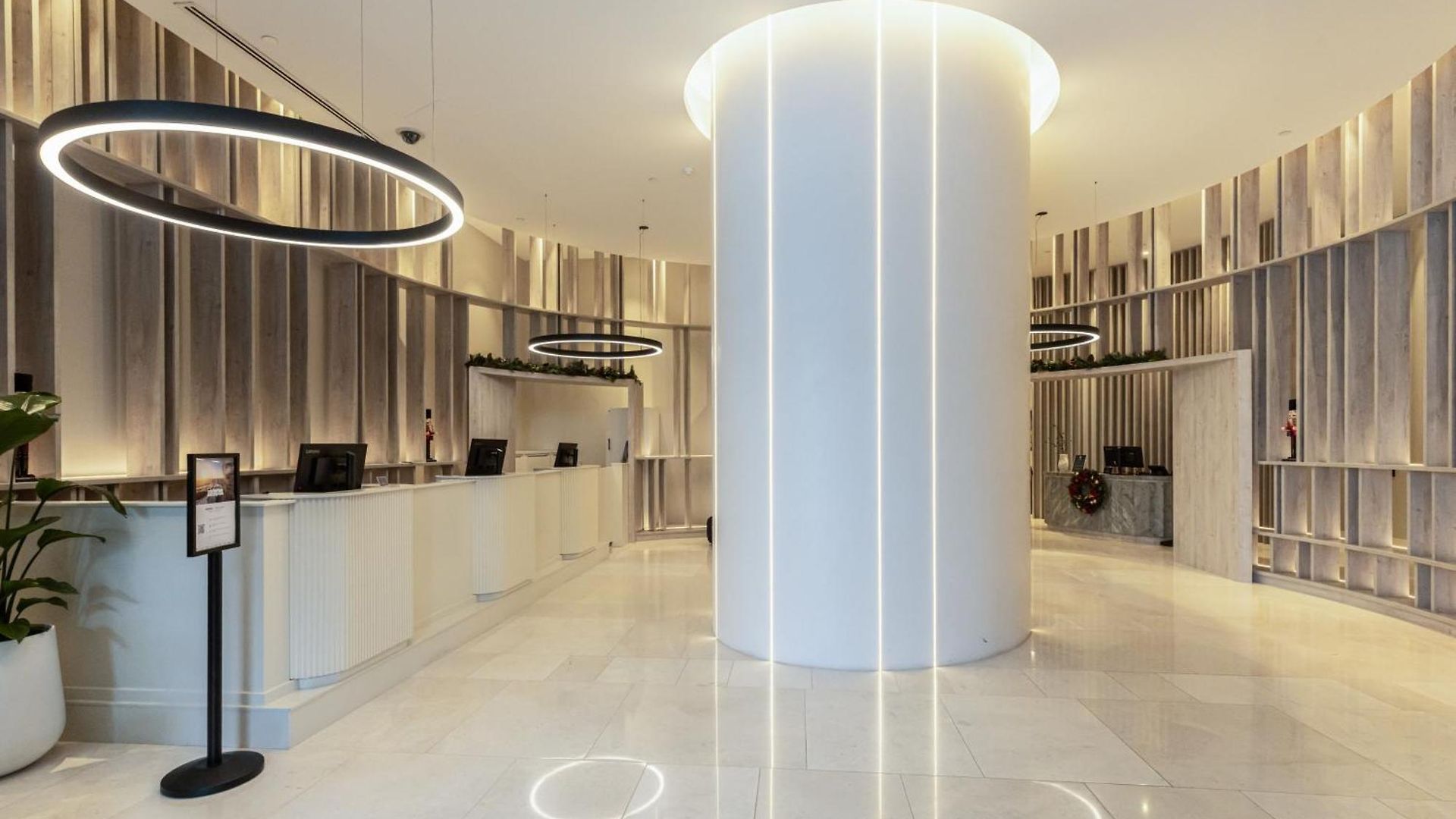 Luxury 50th Floor 2br At Queens Wharf With Parking * Brisbane
