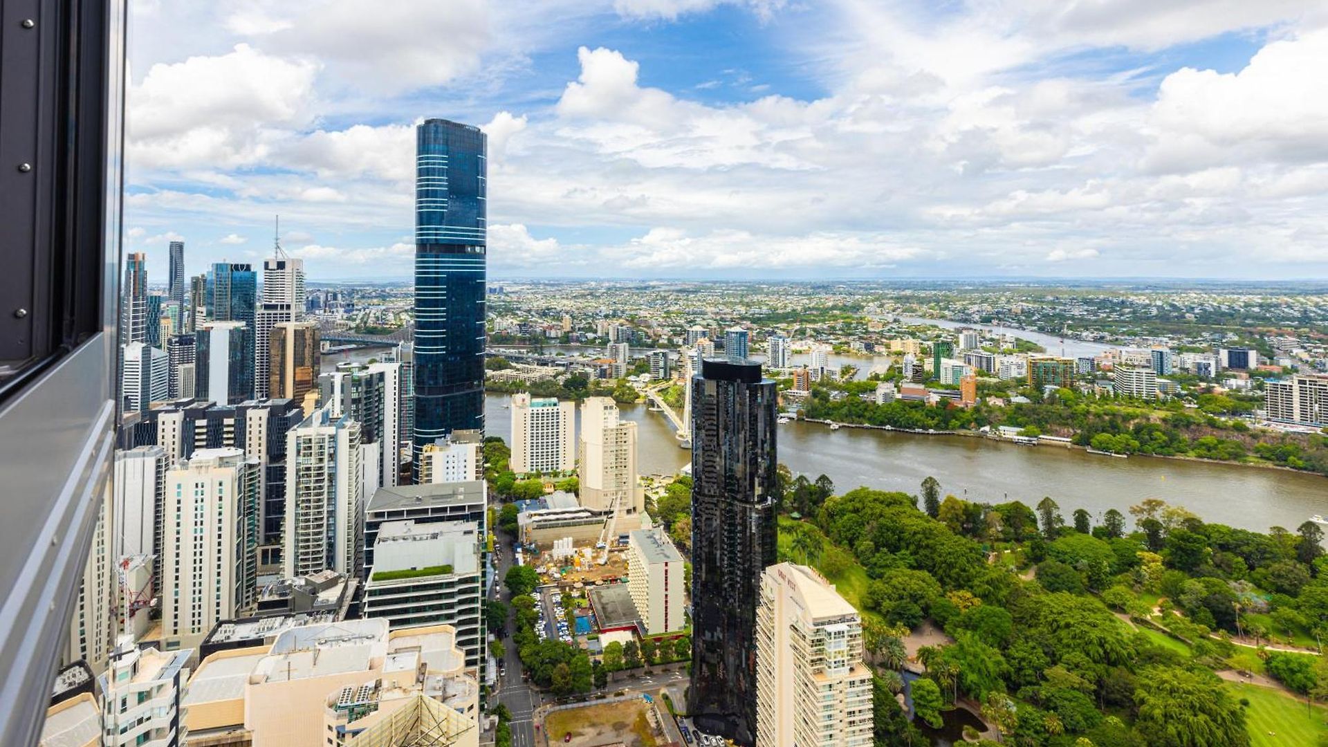 Luxury 50th Floor 2br At Queens Wharf With Parking Apartment *
