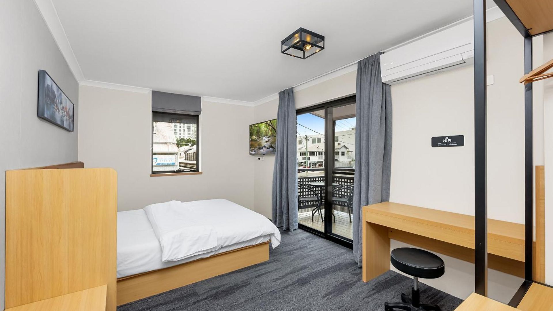 Spring Hill Hotel